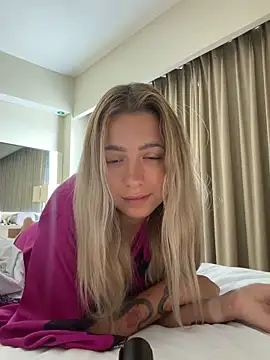 SweeetyGirll online show from March 6, 12:39 am