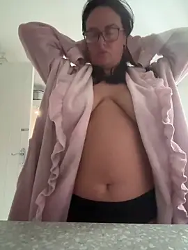 BunnyBallyX online show from April 4, 5:50 am