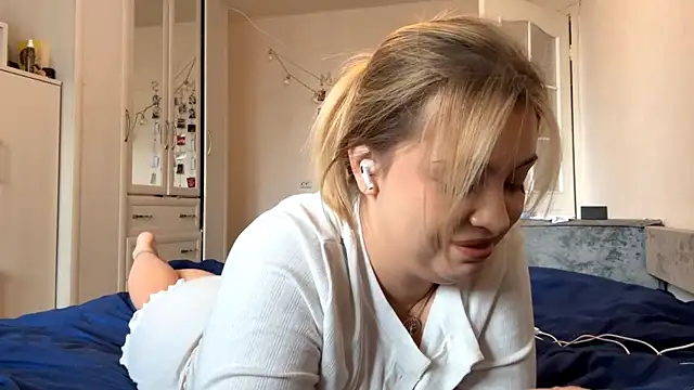 WonderedFlair online show from April 3, 9:51 am