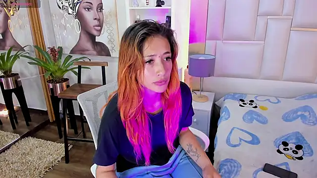 ZoeTaylorl online show from June 13, 1:41 pm