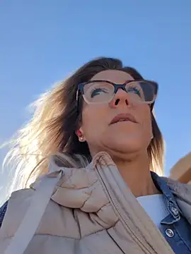 ManuelaX online show from March 18, 4:45 pm