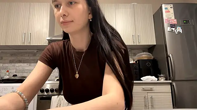 LaraDraggoo online show from March 14, 9:38 pm