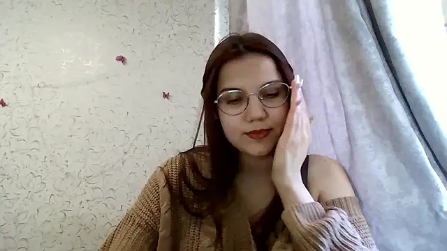 Aurora Breeze online show from May 2, 1:36 pm