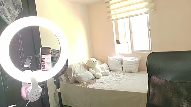 MonicaLaurent online show from April 1, 12:50 pm