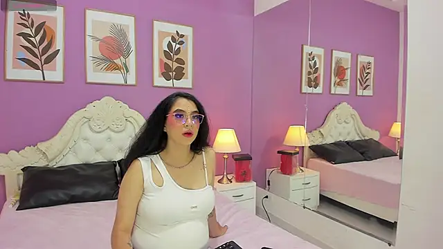 YayaQueen online show from March 21, 11:59 am