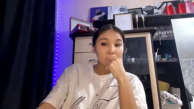 CatherineForbes online show from April 13, 12:28 pm