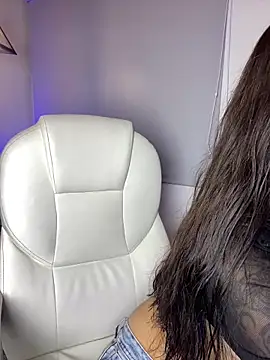 Cloe pink1 online show from April 21, 1:18 pm