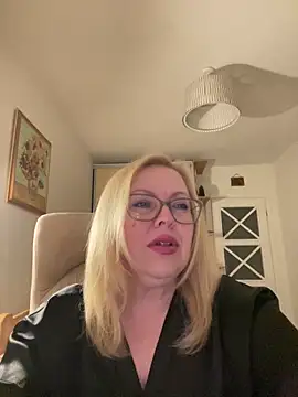 JanieLight53 online show from April 15, 11:16 pm