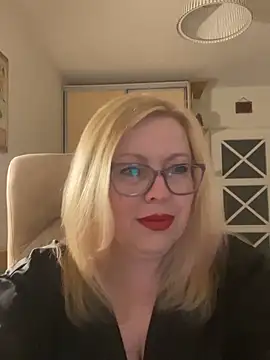 JanieLight53 online show from April 19, 6:10 pm