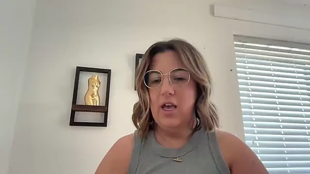 annabellewarick online show from April 6, 10:27 am