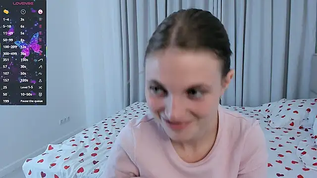 ErinnPieloch online show from April 5, 7:46 pm