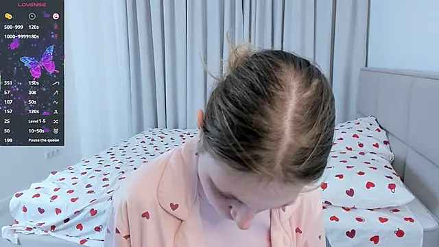 ErinnPieloch online show from April 8, 7:49 pm