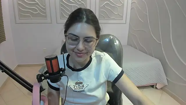 Cloebennet013 online show from July 27, 3:58 am