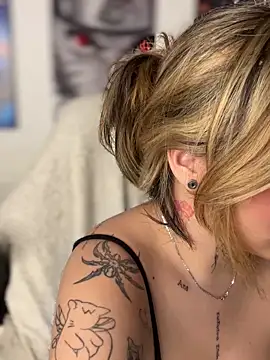 CarolQueen1  online show from April 2, 1:41 pm