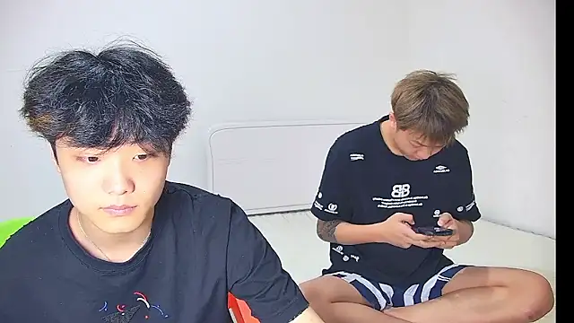 icecream-002 online show from May 14, 12:33 pm