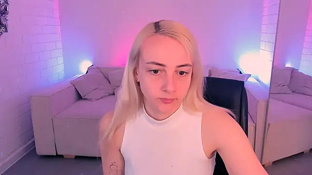 CarolMoor online show from April 8, 9:22 am