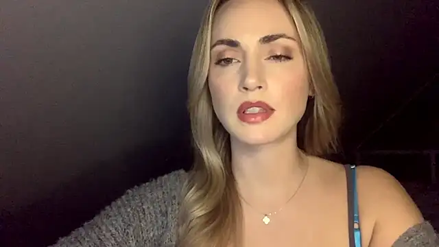 ScarlettSensitive online show from April 17, 9:50 pm