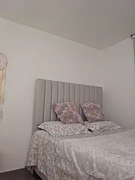 oliviialover online show from April 9, 6:30 am