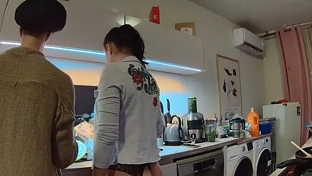 HighEndHotties online show from March 12, 8:55 pm