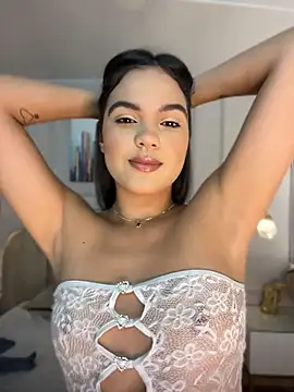 Bella-Ferrer online show from April 18, 7:07 pm