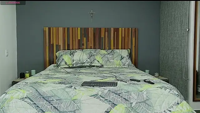 LauraaPeachh1 online show from April 17, 1:40 am