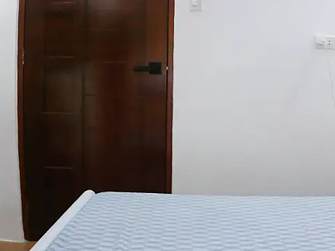 sexiesteyess online show from April 19, 12:21 am