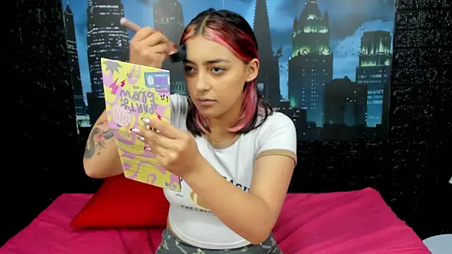 PinkyyPieee  online show from April 7, 2:30 pm