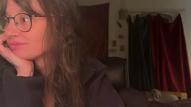 nyxo  online show from March 31, 11:05 pm