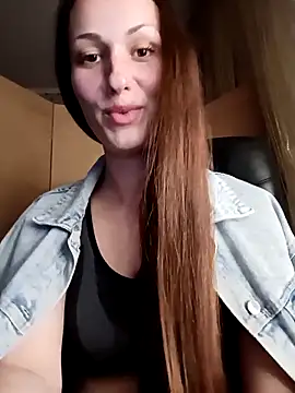 LunaCrystall online show from April 4, 6:07 pm