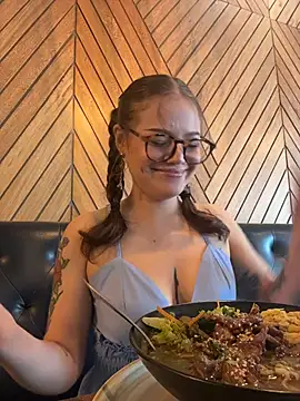 Tallulah Kinky online show from April 15, 7:58 pm