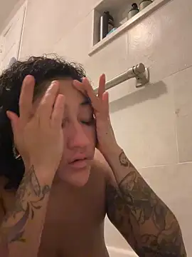 LatinaLoka online show from March 31, 2:44 am