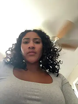 LatinaLoka online show from May 7, 8:45 pm