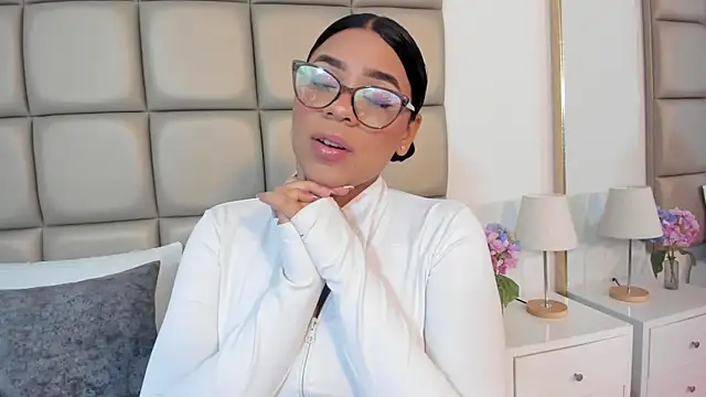 lilly williamss online show from April 2, 2:53 am