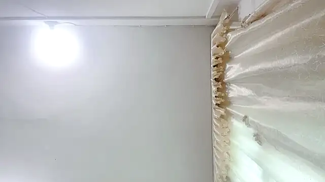 yiyibaby2026 online show from April 12, 2:03 am