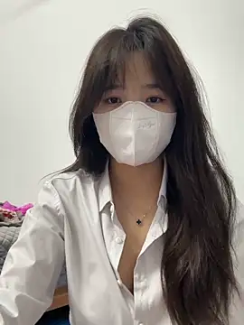 VyVy18 online show from May 1, 3:37 pm