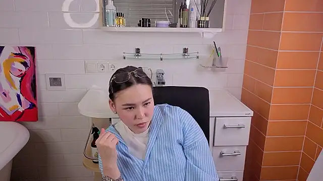 MinLipski online show from March 18, 5:51 pm