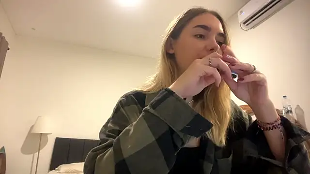 RoxyWet online show from March 15, 5:26 pm