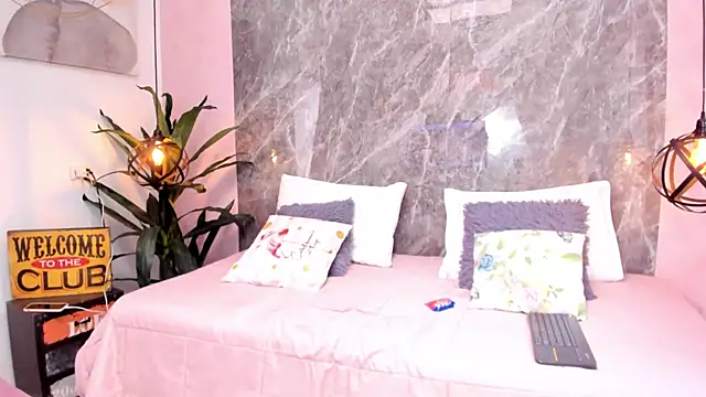 Megan Stein online show from April 8, 8:44 pm