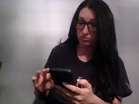 TheVictoriaWolf online show from April 7, 10:39 am