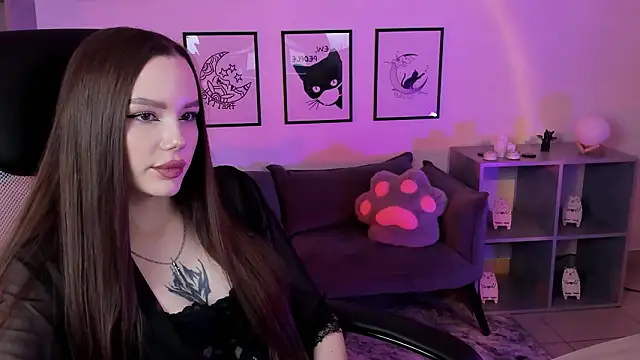 Bella  Hunters online show from March 12, 2:20 pm