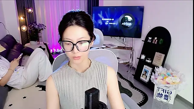 Summerbaby-001 online show from April 25, 12:41 pm