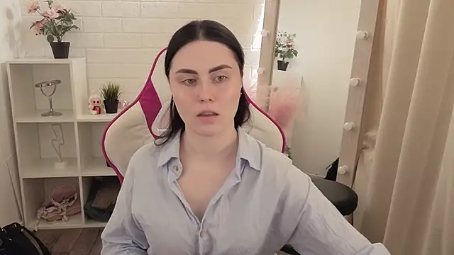 NoraLumi online show from April 13, 5:31 am