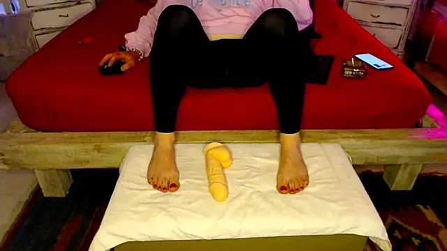 feetandcock85 online show from April 26, 4:49 pm