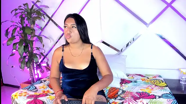 DestiinyBlack online show from March 31, 1:11 pm