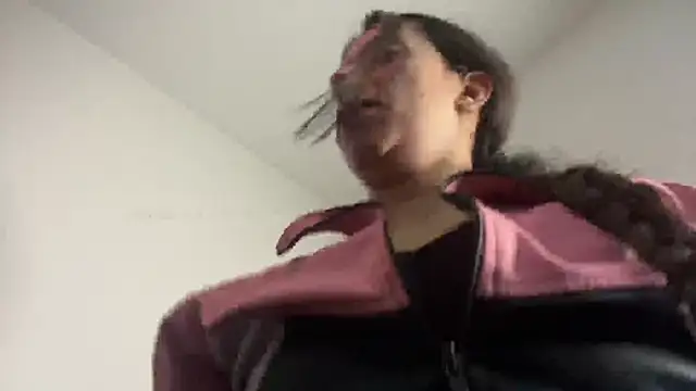 ItsAmara online show from April 16, 1:33 pm