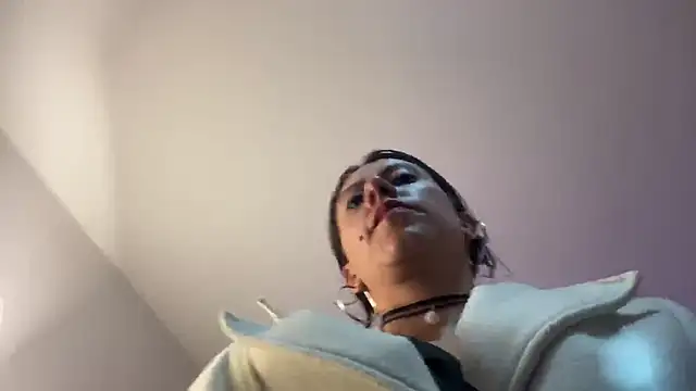 ItsAmara online show from April 18, 7:07 pm