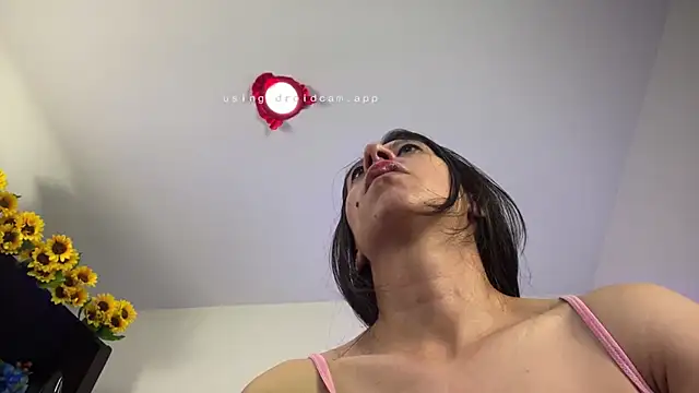 ItsAmara online show from April 4, 5:01 pm