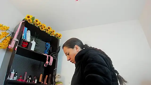 ItsAmara online show from March 25, 1:36 pm