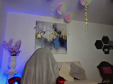 Lilyt Cooper online show from April 24, 9:12 am