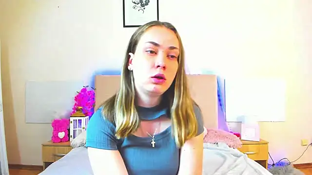 MelanieCuty online show from June 3, 5:52 am